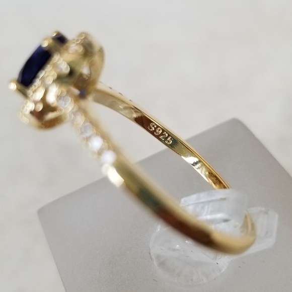 18k Sapphire Ring - Picture 5 of 7